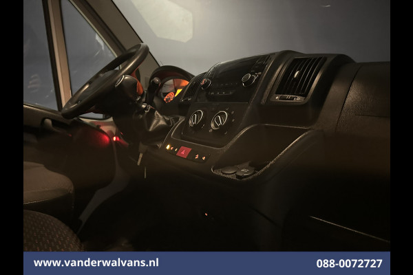 Peugeot Boxer 2.2 BlueHDi 141pk Bakwagen Laadklep Euro6 Airco | Cruisecontrol | 985kg laadvermogen Bijrijdersbank