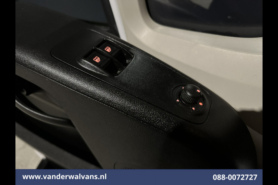 Peugeot Boxer 2.2 BlueHDi 141pk Bakwagen Laadklep Euro6 Airco | Cruisecontrol | 985kg laadvermogen Bijrijdersbank