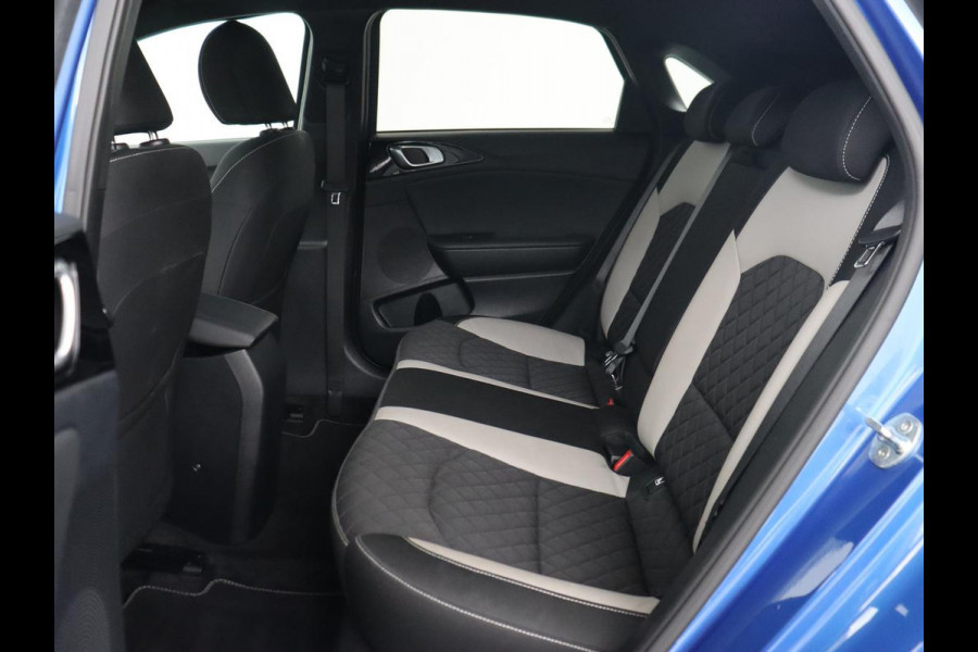Kia Ceed 1.5 T-GDi MHEV GT-Line | 160pk | Camera | Carplay | Navigatie | Sportstuur | DAB | Parkeerhulp | Getint glas | Cruise control