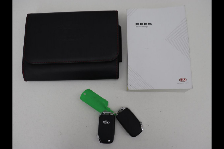 Kia Ceed 1.5 T-GDi MHEV GT-Line | 160pk | Camera | Carplay | Navigatie | Sportstuur | DAB | Parkeerhulp | Getint glas | Cruise control