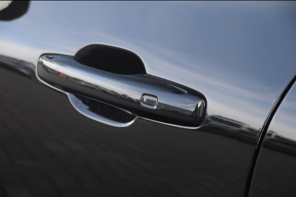 Volvo XC60 T6 350PK Automaat AWD Plus Black Edition / Trekhaak / Panoramadak / BLIS / Adaptieve cruise control / Keyless entry / Stoel - en stuurwielverwarming / elektrische stoelen met geheugen / Parkeersensoren met 360 camera / Elektrische achterklep