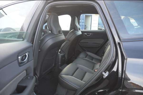 Volvo XC60 T6 350PK Automaat AWD Plus Black Edition / Trekhaak / Panoramadak / BLIS / Adaptieve cruise control / Keyless entry / Stoel - en stuurwielverwarming / elektrische stoelen met geheugen / Parkeersensoren met 360 camera / Elektrische achterklep