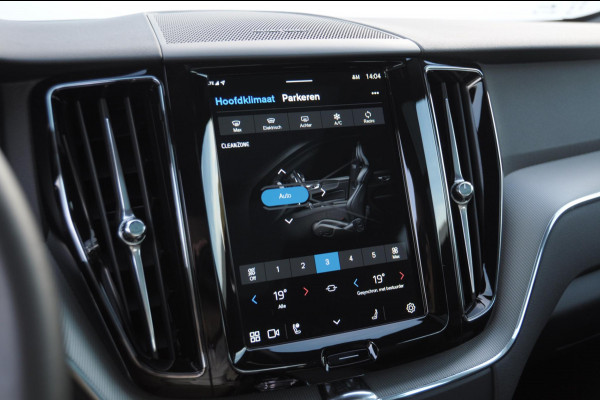 Volvo XC60 T6 350PK Automaat AWD Plus Black Edition / Trekhaak / Panoramadak / BLIS / Adaptieve cruise control / Keyless entry / Stoel - en stuurwielverwarming / elektrische stoelen met geheugen / Parkeersensoren met 360 camera / Elektrische achterklep
