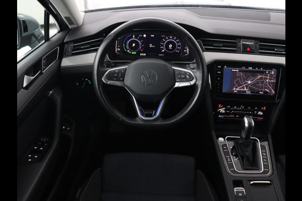 Volkswagen Passat 1.4 TSI PHEV GTE | Trekhaak | Stoelverwarming | Massage | Virtual Cockpit | Matrix LED | Camera | Adaptive cruise | Carplay | Navigatie | Parkeerhulp | Plug In
