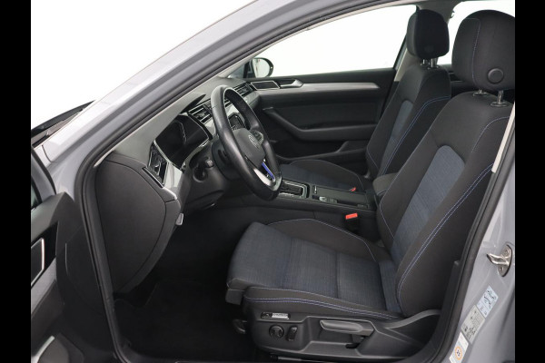 Volkswagen Passat 1.4 TSI PHEV GTE | Trekhaak | Stoelverwarming | Massage | Virtual Cockpit | Matrix LED | Camera | Adaptive cruise | Carplay | Navigatie | Parkeerhulp | Plug In