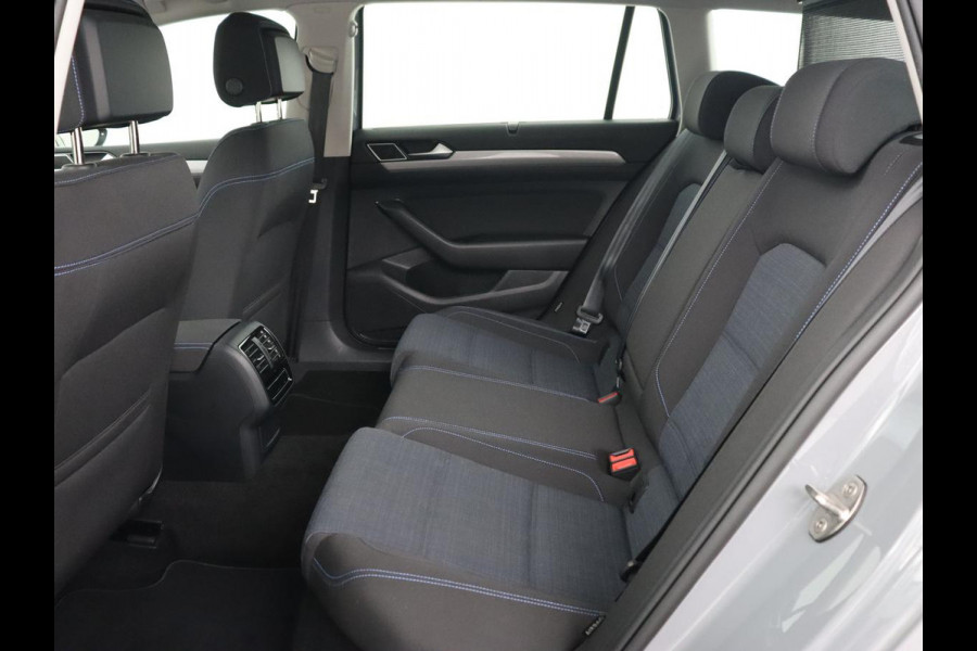Volkswagen Passat 1.4 TSI PHEV GTE | Trekhaak | Stoelverwarming | Massage | Virtual Cockpit | Matrix LED | Camera | Adaptive cruise | Carplay | Navigatie | Parkeerhulp | Plug In