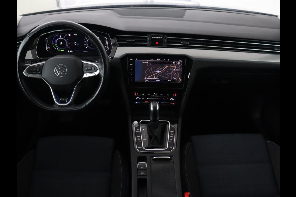 Volkswagen Passat 1.4 TSI PHEV GTE | Trekhaak | Stoelverwarming | Massage | Virtual Cockpit | Matrix LED | Camera | Adaptive cruise | Carplay | Navigatie | Parkeerhulp | Plug In