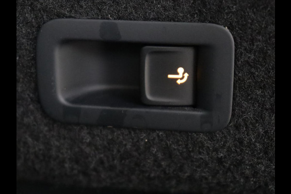 Volkswagen Passat 1.4 TSI PHEV GTE | Trekhaak | Stoelverwarming | Massage | Virtual Cockpit | Matrix LED | Camera | Adaptive cruise | Carplay | Navigatie | Parkeerhulp | Plug In