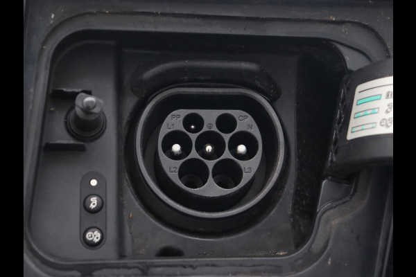 Volkswagen Passat 1.4 TSI PHEV GTE | Trekhaak | Stoelverwarming | Massage | Virtual Cockpit | Matrix LED | Camera | Adaptive cruise | Carplay | Navigatie | Parkeerhulp | Plug In