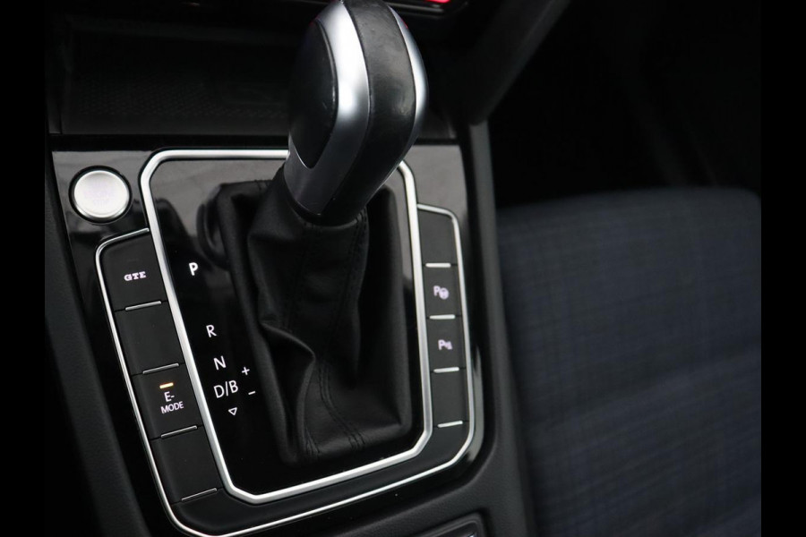 Volkswagen Passat 1.4 TSI PHEV GTE | Trekhaak | Stoelverwarming | Massage | Virtual Cockpit | Matrix LED | Camera | Adaptive cruise | Carplay | Navigatie | Parkeerhulp | Plug In