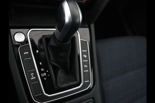 Volkswagen Passat 1.4 TSI PHEV GTE | Trekhaak | Stoelverwarming | Massage | Virtual Cockpit | Matrix LED | Camera | Adaptive cruise | Carplay | Navigatie | Parkeerhulp | Plug In