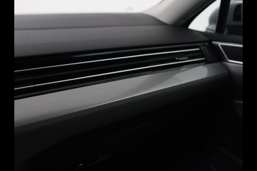 Volkswagen Passat 1.4 TSI PHEV GTE | Trekhaak | Stoelverwarming | Massage | Virtual Cockpit | Matrix LED | Camera | Adaptive cruise | Carplay | Navigatie | Parkeerhulp | Plug In