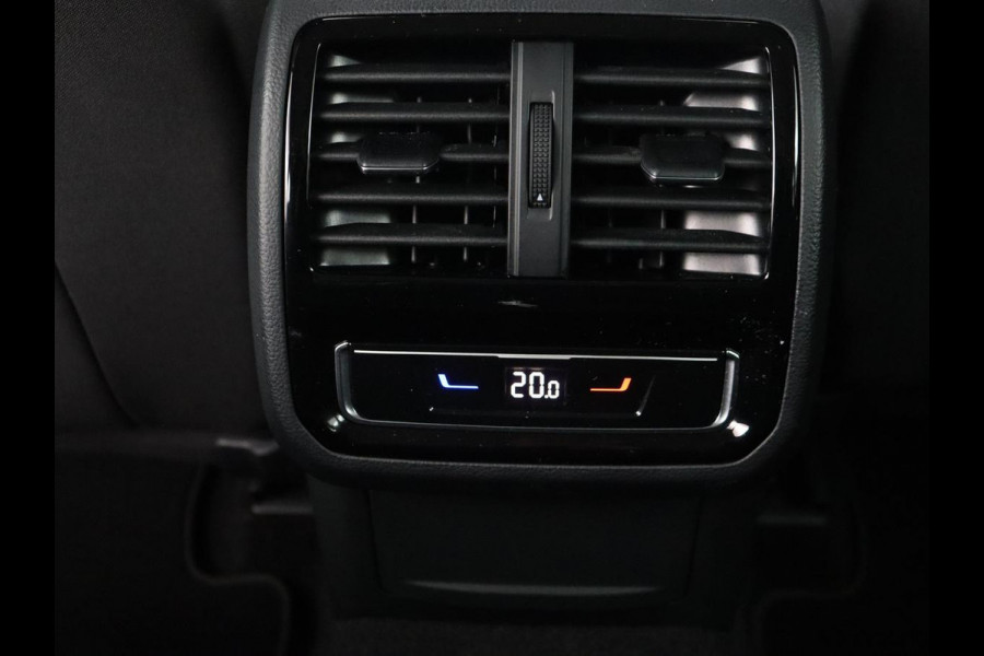 Volkswagen Passat 1.4 TSI PHEV GTE | Trekhaak | Stoelverwarming | Massage | Virtual Cockpit | Matrix LED | Camera | Adaptive cruise | Carplay | Navigatie | Parkeerhulp | Plug In