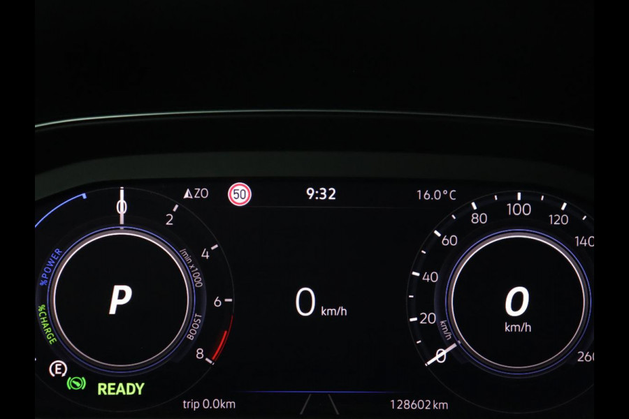 Volkswagen Passat 1.4 TSI PHEV GTE | Trekhaak | Stoelverwarming | Massage | Virtual Cockpit | Matrix LED | Camera | Adaptive cruise | Carplay | Navigatie | Parkeerhulp | Plug In