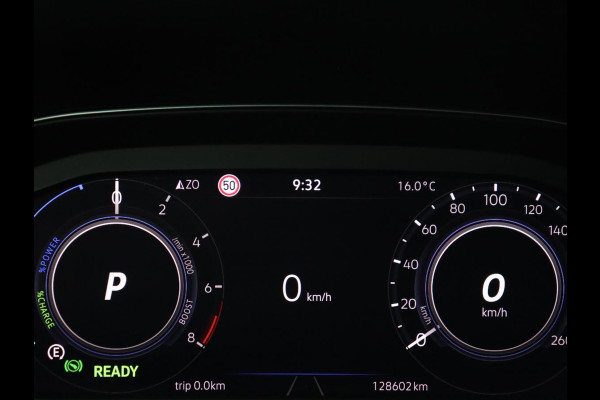 Volkswagen Passat 1.4 TSI PHEV GTE | Trekhaak | Stoelverwarming | Massage | Virtual Cockpit | Matrix LED | Camera | Adaptive cruise | Carplay | Navigatie | Parkeerhulp | Plug In
