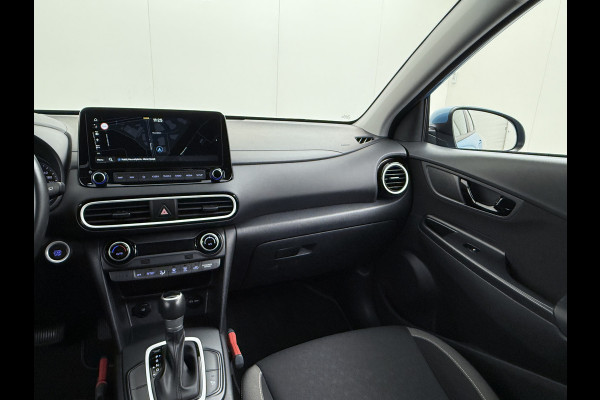 Hyundai Kona 1.6 HEV AUT-6 141pk Adaptive-Cr Trekhaak HUD Camera Android Apple Carplay Navi Bordherkenning PDC Fashion Keyless Head-Up-Display Auto-Pilot (Lane-Assist+ACC) ESP Mild Hybride Priv.Glass Botsing waarsch syst Dodehoek-assistent