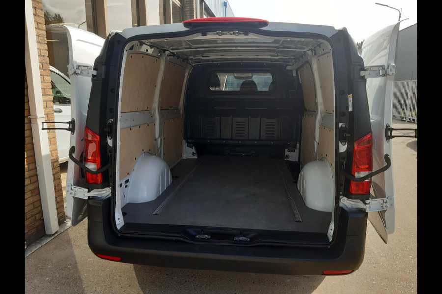 Mercedes-Benz eVito 112 - 66 kWh 290Km Range - Navi - Achteruitrijcamera