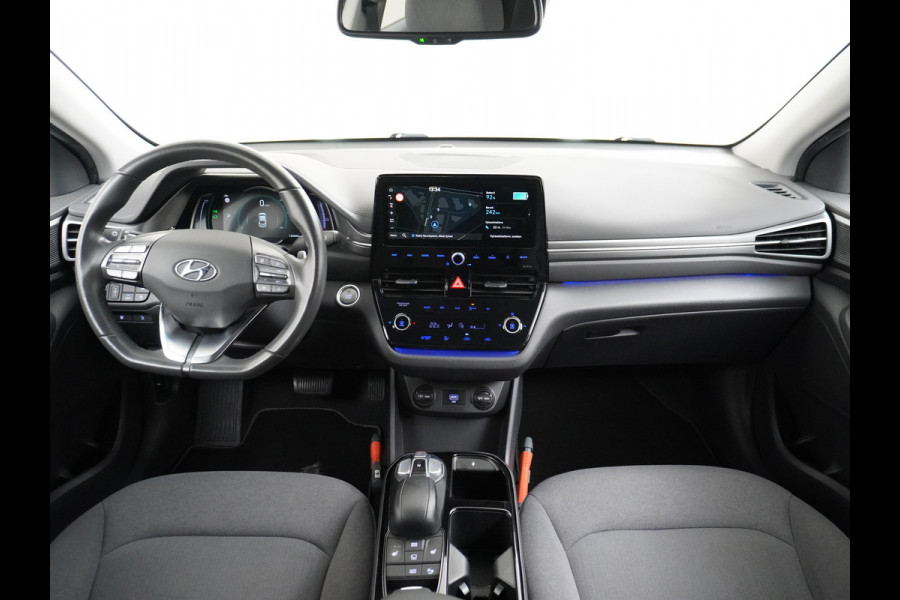 Hyundai IONIQ Comfort EV 38kWh Apple Carplay Android Auto Adaptieve Cruise Control Navi Ecc Camera Pdc DAB Stoelverwarming Led Lmv Infinity® Sound 1e Eigenaar