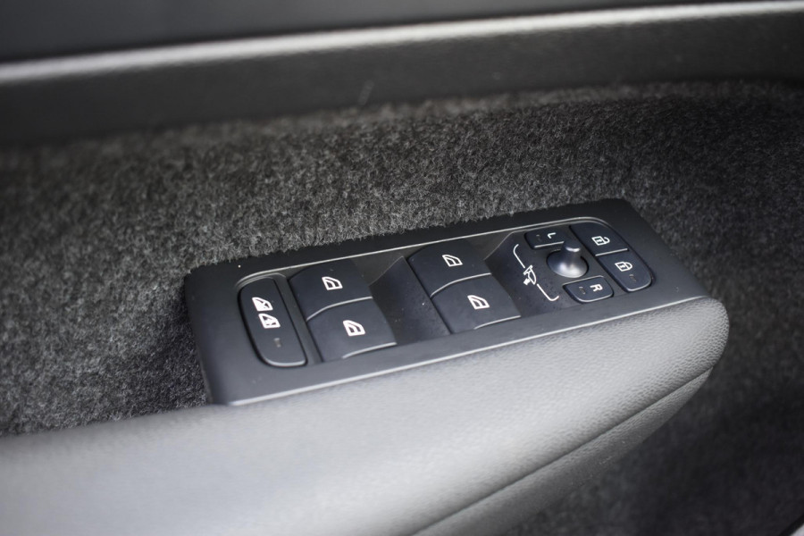 Volvo XC40 B4 211PK Automaat Plus Dark