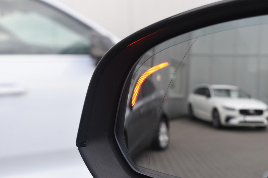 Volvo XC40 B4 211PK Automaat Plus Dark