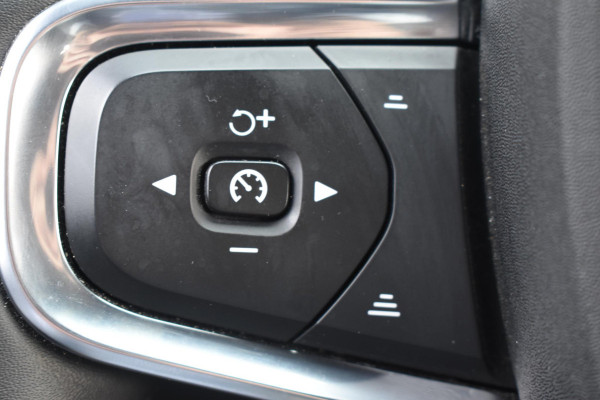 Volvo XC40 B4 211PK Automaat Plus Dark