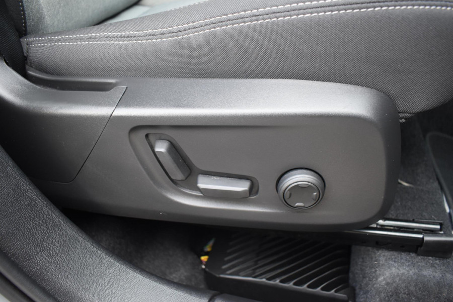 Volvo XC40 B4 211PK Automaat Plus Dark