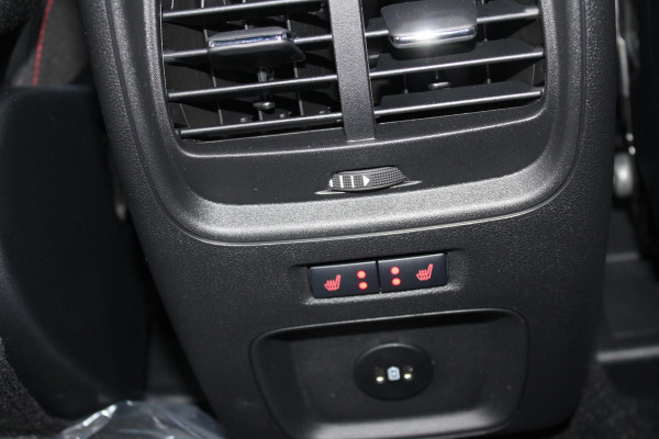 Ford Kuga 2.5 PHEV ST-Line 243 pk | Wegklapbare trekhaak | 2.100 kg trekgewicht! | Winterpakket