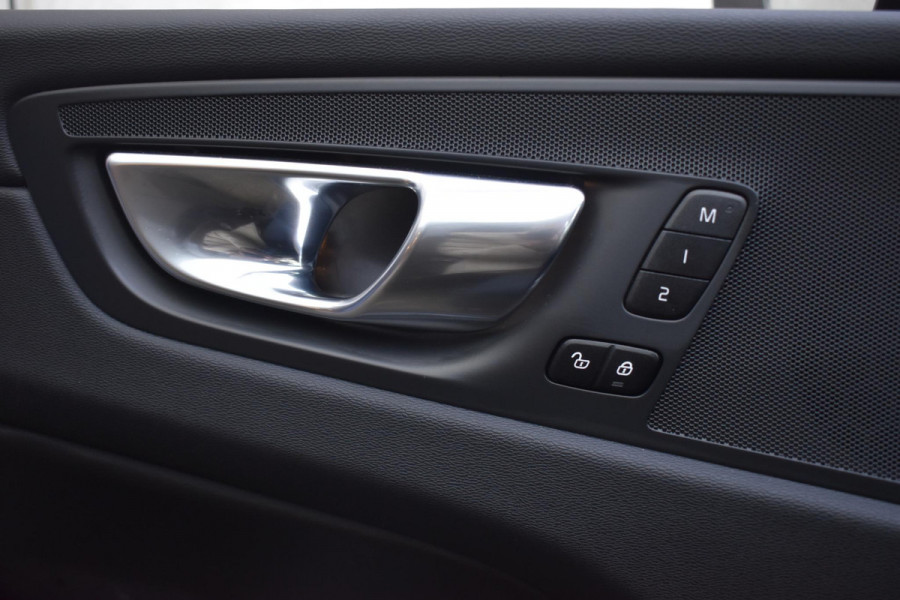 Volvo XC60 T6 350PK Automaat Plug-in Hybrid AWD Plus Dark