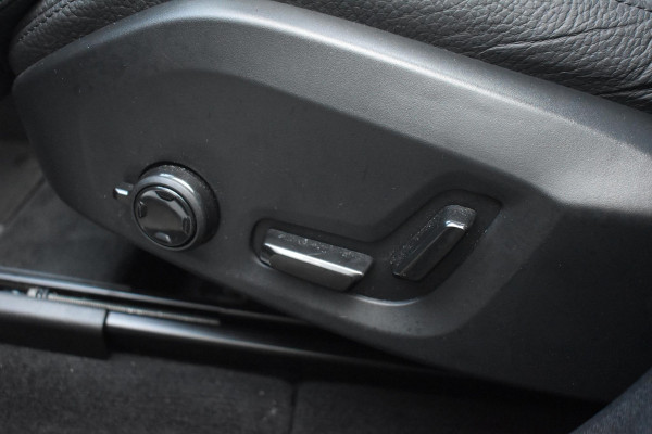 Volvo XC60 T6 350PK Automaat Plug-in Hybrid AWD Plus Dark