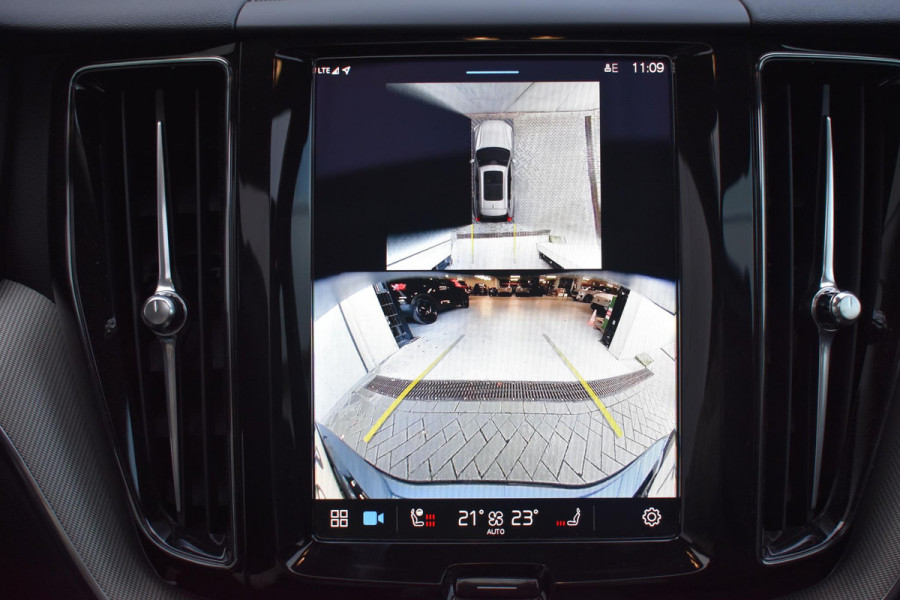 Volvo XC60 T6 350PK Automaat Plug-in Hybrid AWD Plus Dark