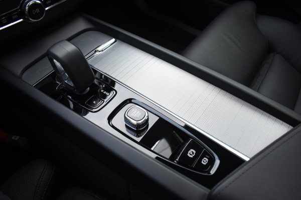 Volvo XC60 T6 350PK Automaat Plug-in Hybrid AWD Plus Dark