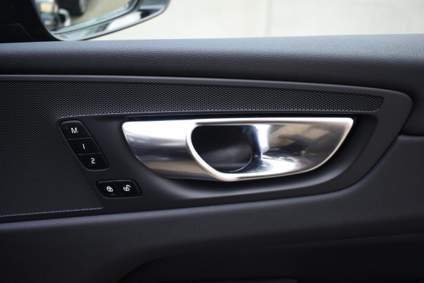 Volvo XC60 T6 350PK Automaat Plug-in Hybrid AWD Plus Dark