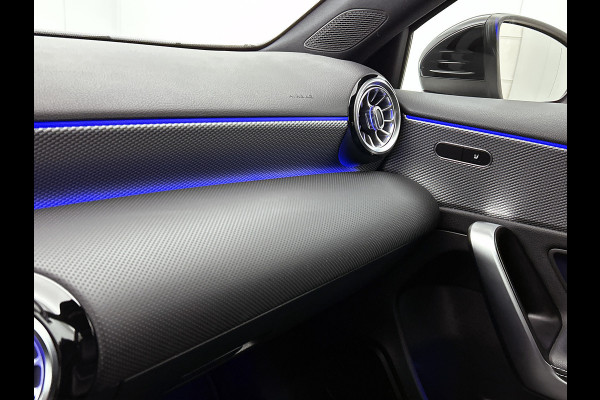 Mercedes-Benz A-Klasse 180 Business Solution Luxury Ledkoplampen | Achteruitrijcamera | Sfeerverlichting | Spiegelpakket. Inclusief 24 maanden Mercedes-Benz Certified garantie voor Europa.