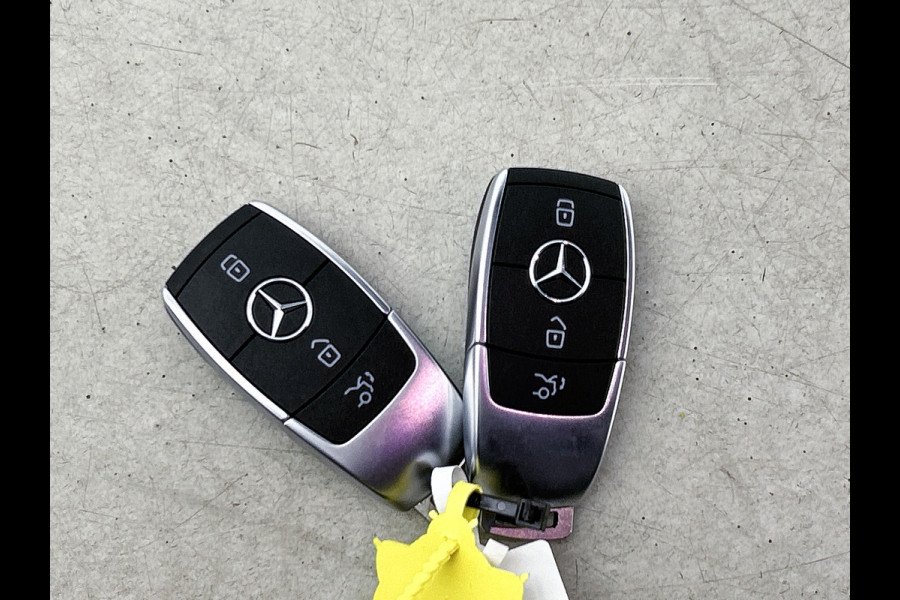 Mercedes-Benz A-Klasse 180 Business Solution Luxury Ledkoplampen | Achteruitrijcamera | Sfeerverlichting | Spiegelpakket. Inclusief 24 maanden Mercedes-Benz Certified garantie voor Europa.