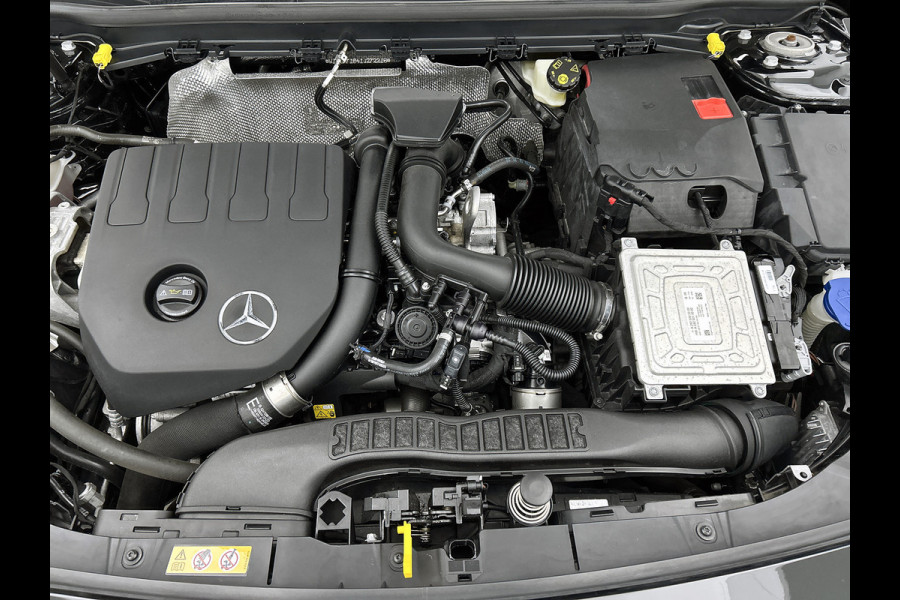 Mercedes-Benz A-Klasse 180 Business Solution Luxury Ledkoplampen | Achteruitrijcamera | Sfeerverlichting | Spiegelpakket. Inclusief 24 maanden Mercedes-Benz Certified garantie voor Europa.
