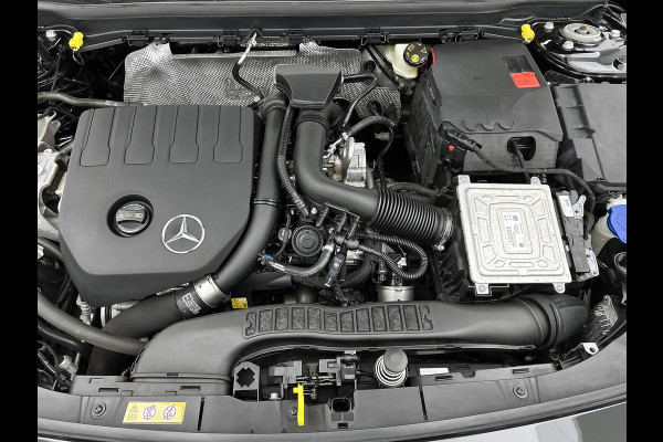 Mercedes-Benz A-Klasse 180 Business Solution Luxury Ledkoplampen | Achteruitrijcamera | Sfeerverlichting | Spiegelpakket. Inclusief 24 maanden Mercedes-Benz Certified garantie voor Europa.