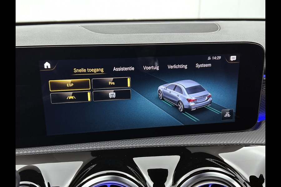 Mercedes-Benz A-Klasse 180 Business Solution Luxury Ledkoplampen | Achteruitrijcamera | Sfeerverlichting | Spiegelpakket. Inclusief 24 maanden Mercedes-Benz Certified garantie voor Europa.