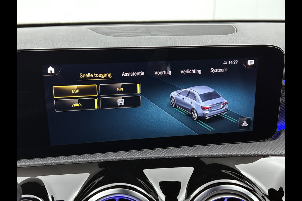 Mercedes-Benz A-Klasse 180 Business Solution Luxury Ledkoplampen | Achteruitrijcamera | Sfeerverlichting | Spiegelpakket. Inclusief 24 maanden Mercedes-Benz Certified garantie voor Europa.