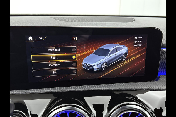 Mercedes-Benz A-Klasse 180 Business Solution Luxury Ledkoplampen | Achteruitrijcamera | Sfeerverlichting | Spiegelpakket. Inclusief 24 maanden Mercedes-Benz Certified garantie voor Europa.