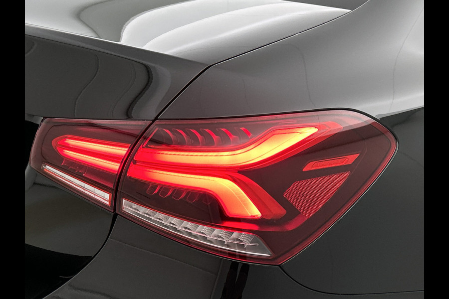 Mercedes-Benz A-Klasse 180 Business Solution Luxury Ledkoplampen | Achteruitrijcamera | Sfeerverlichting | Spiegelpakket. Inclusief 24 maanden Mercedes-Benz Certified garantie voor Europa.
