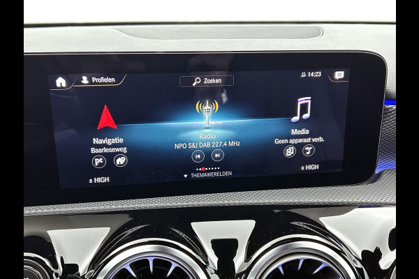 Mercedes-Benz A-Klasse 180 Business Solution Luxury Ledkoplampen | Achteruitrijcamera | Sfeerverlichting | Spiegelpakket. Inclusief 24 maanden Mercedes-Benz Certified garantie voor Europa.