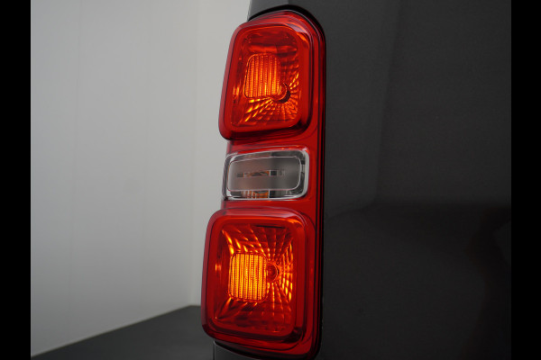 Citroën Jumpy D145pk XL L3 3Pers. Navi Apple Carplay Android Auto Cruise Pdc2x-Schuifdeur Cruise DAB+ Bordherkenning WiFi Citroen Connect Regen/Lichtsensor Dodehoeksensor SpoorAssist Voorruit+Wisserverwarmd 1e Eigenaar Euro 6 370Nm koppel nieuwprijs 51.000 euro inc bpm