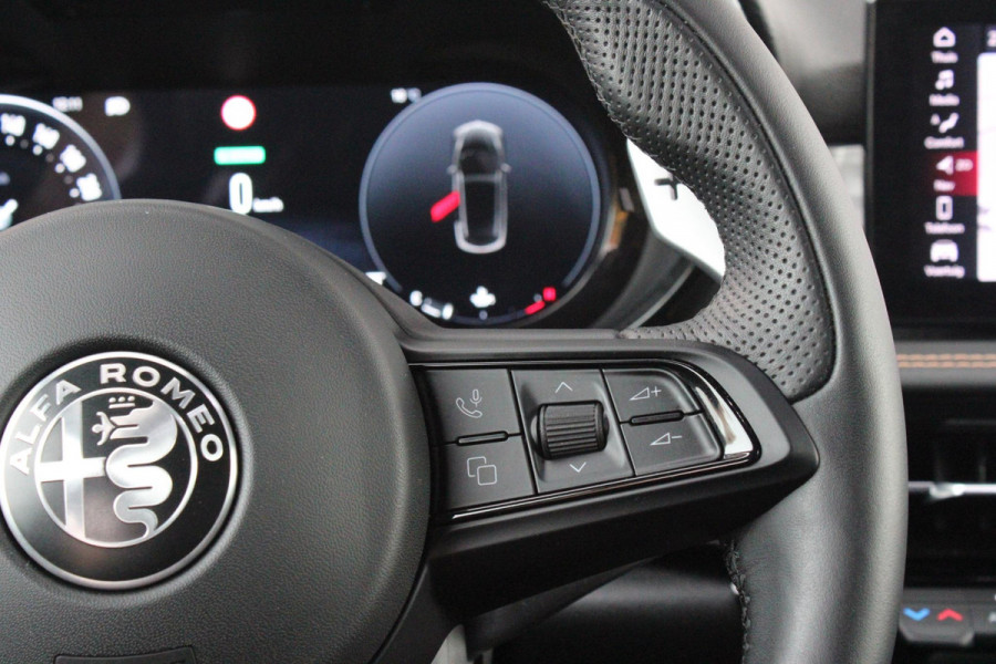 Alfa Romeo Tonale 1.5T 160PK Hybrid VELOCE | PANORAMISCH SCHUIF/KANTEL DAK | PREMIUM PACK: LEDEREN BEKLEDING/GEVENTILEERDE VOORSTOELEN/4-VOUDIG ELEKTRISCH VERSTELBARE LENDESTEUN VOORSTOELEN/HOOGGLANS ZWARTE RAAMOMLIJSTING/AMBIENT LIGHTING | TECHNOLOGY PACK: PARKEERWAARSCHUWING VOOR EN ACHTER/360° CAMERA/AUTOMATISCH INPARKEREN/ AUTONOMOUS DRIVING LEVEL 2: ADAPTIVE CRUISE CONTROL/LANE CENTERING ASSIST/TRAFFIC JAM ASSIST DODEHOEK DETECTIE AUTOMATISCH DIMMENDE BUITENSPIEGELS ELEKTRISCH BEDIENBARE ACHTERKLEP | WINTERPACK: STOELVERWARMING VOOR/STUURVERWARMING/VERWARMBARE RUITENSPROEIERS | HAR