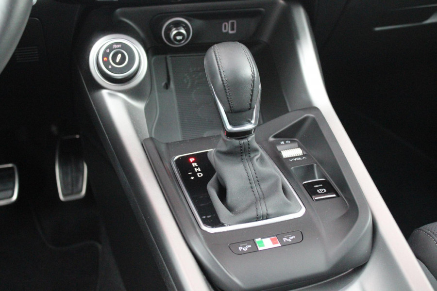 Alfa Romeo Tonale 1.5T 160PK Hybrid VELOCE | PANORAMISCH SCHUIF/KANTEL DAK | PREMIUM PACK: LEDEREN BEKLEDING/GEVENTILEERDE VOORSTOELEN/4-VOUDIG ELEKTRISCH VERSTELBARE LENDESTEUN VOORSTOELEN/HOOGGLANS ZWARTE RAAMOMLIJSTING/AMBIENT LIGHTING | TECHNOLOGY PACK: PARKEERWAARSCHUWING VOOR EN ACHTER/360° CAMERA/AUTOMATISCH INPARKEREN/ AUTONOMOUS DRIVING LEVEL 2: ADAPTIVE CRUISE CONTROL/LANE CENTERING ASSIST/TRAFFIC JAM ASSIST DODEHOEK DETECTIE AUTOMATISCH DIMMENDE BUITENSPIEGELS ELEKTRISCH BEDIENBARE ACHTERKLEP | WINTERPACK: STOELVERWARMING VOOR/STUURVERWARMING/VERWARMBARE RUITENSPROEIERS | HAR