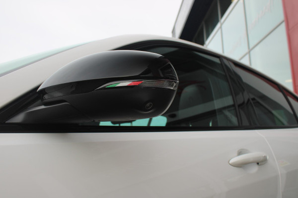 Alfa Romeo Tonale 1.5T 160PK Hybrid VELOCE | PANORAMISCH SCHUIF/KANTEL DAK | PREMIUM PACK: LEDEREN BEKLEDING/GEVENTILEERDE VOORSTOELEN/4-VOUDIG ELEKTRISCH VERSTELBARE LENDESTEUN VOORSTOELEN/HOOGGLANS ZWARTE RAAMOMLIJSTING/AMBIENT LIGHTING | TECHNOLOGY PACK: PARKEERWAARSCHUWING VOOR EN ACHTER/360° CAMERA/AUTOMATISCH INPARKEREN/ AUTONOMOUS DRIVING LEVEL 2: ADAPTIVE CRUISE CONTROL/LANE CENTERING ASSIST/TRAFFIC JAM ASSIST DODEHOEK DETECTIE AUTOMATISCH DIMMENDE BUITENSPIEGELS ELEKTRISCH BEDIENBARE ACHTERKLEP | WINTERPACK: STOELVERWARMING VOOR/STUURVERWARMING/VERWARMBARE RUITENSPROEIERS | HAR