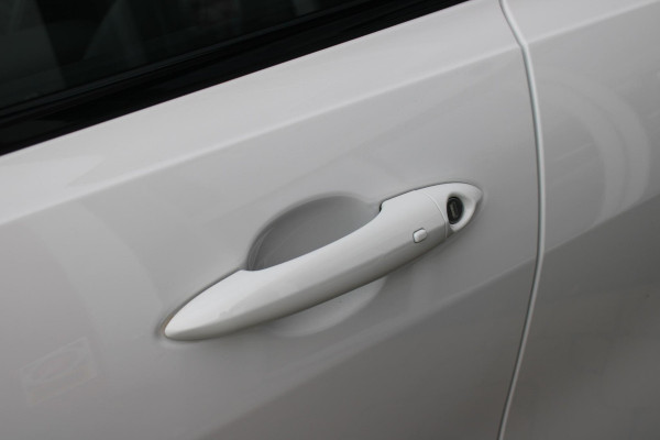 Alfa Romeo Tonale 1.5T 160PK Hybrid VELOCE | PANORAMISCH SCHUIF/KANTEL DAK | PREMIUM PACK: LEDEREN BEKLEDING/GEVENTILEERDE VOORSTOELEN/4-VOUDIG ELEKTRISCH VERSTELBARE LENDESTEUN VOORSTOELEN/HOOGGLANS ZWARTE RAAMOMLIJSTING/AMBIENT LIGHTING | TECHNOLOGY PACK: PARKEERWAARSCHUWING VOOR EN ACHTER/360° CAMERA/AUTOMATISCH INPARKEREN/ AUTONOMOUS DRIVING LEVEL 2: ADAPTIVE CRUISE CONTROL/LANE CENTERING ASSIST/TRAFFIC JAM ASSIST DODEHOEK DETECTIE AUTOMATISCH DIMMENDE BUITENSPIEGELS ELEKTRISCH BEDIENBARE ACHTERKLEP | WINTERPACK: STOELVERWARMING VOOR/STUURVERWARMING/VERWARMBARE RUITENSPROEIERS | HAR