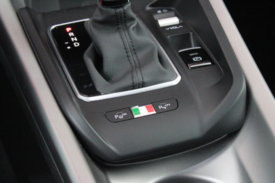 Alfa Romeo Tonale 1.5T 160PK Hybrid VELOCE | PANORAMISCH SCHUIF/KANTEL DAK | PREMIUM PACK: LEDEREN BEKLEDING/GEVENTILEERDE VOORSTOELEN/4-VOUDIG ELEKTRISCH VERSTELBARE LENDESTEUN VOORSTOELEN/HOOGGLANS ZWARTE RAAMOMLIJSTING/AMBIENT LIGHTING | TECHNOLOGY PACK: PARKEERWAARSCHUWING VOOR EN ACHTER/360° CAMERA/AUTOMATISCH INPARKEREN/ AUTONOMOUS DRIVING LEVEL 2: ADAPTIVE CRUISE CONTROL/LANE CENTERING ASSIST/TRAFFIC JAM ASSIST DODEHOEK DETECTIE AUTOMATISCH DIMMENDE BUITENSPIEGELS ELEKTRISCH BEDIENBARE ACHTERKLEP | WINTERPACK: STOELVERWARMING VOOR/STUURVERWARMING/VERWARMBARE RUITENSPROEIERS | HAR