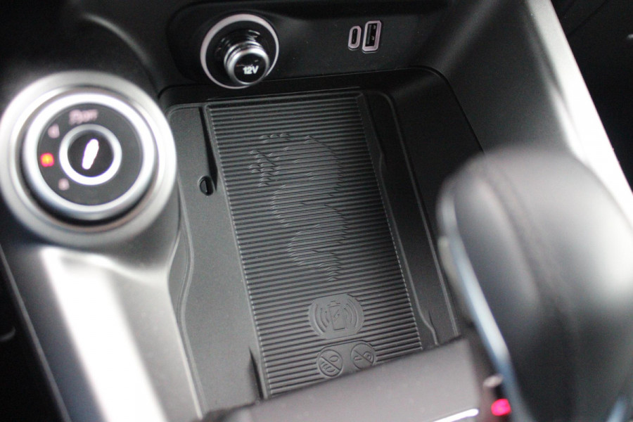 Alfa Romeo Tonale 1.5T 160PK Hybrid VELOCE | PANORAMISCH SCHUIF/KANTEL DAK | PREMIUM PACK: LEDEREN BEKLEDING/GEVENTILEERDE VOORSTOELEN/4-VOUDIG ELEKTRISCH VERSTELBARE LENDESTEUN VOORSTOELEN/HOOGGLANS ZWARTE RAAMOMLIJSTING/AMBIENT LIGHTING | TECHNOLOGY PACK: PARKEERWAARSCHUWING VOOR EN ACHTER/360° CAMERA/AUTOMATISCH INPARKEREN/ AUTONOMOUS DRIVING LEVEL 2: ADAPTIVE CRUISE CONTROL/LANE CENTERING ASSIST/TRAFFIC JAM ASSIST DODEHOEK DETECTIE AUTOMATISCH DIMMENDE BUITENSPIEGELS ELEKTRISCH BEDIENBARE ACHTERKLEP | WINTERPACK: STOELVERWARMING VOOR/STUURVERWARMING/VERWARMBARE RUITENSPROEIERS | HAR