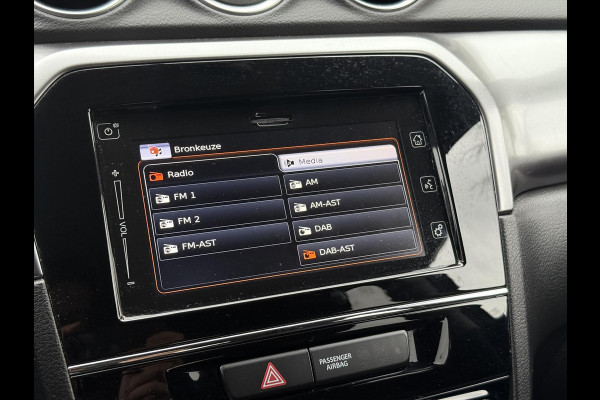 Suzuki Vitara 1.0 Boosterjet Select | Parkeersensoren, Stoelverwarming, Apple CarPlay/Android Auto, 17inch, Parkeercamera, Climate Control