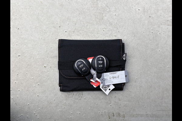 MINI Mini Electric S MINI Yours 135KW / 33 kWh SOH 100% Comfort plus / Driving Ass. / Leder / Navigatie / Pdc+Camera / Harman Kardon / 100% Elektrisch, 100% Stijlvol / Apk 05-2027